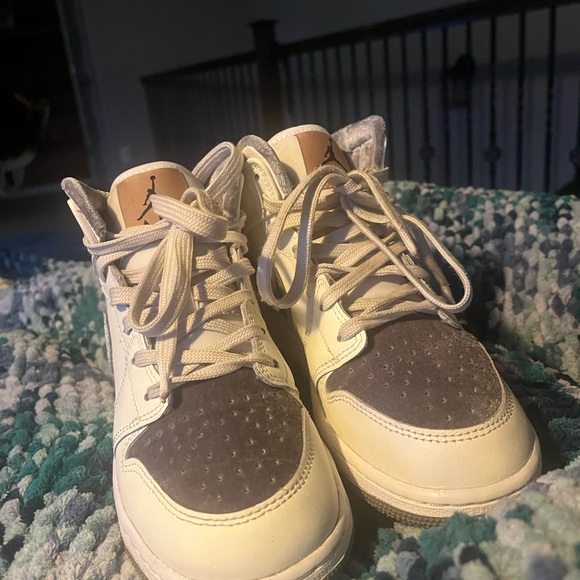 Nike air Jordan’s size 4.5 - Picture 3 of 4